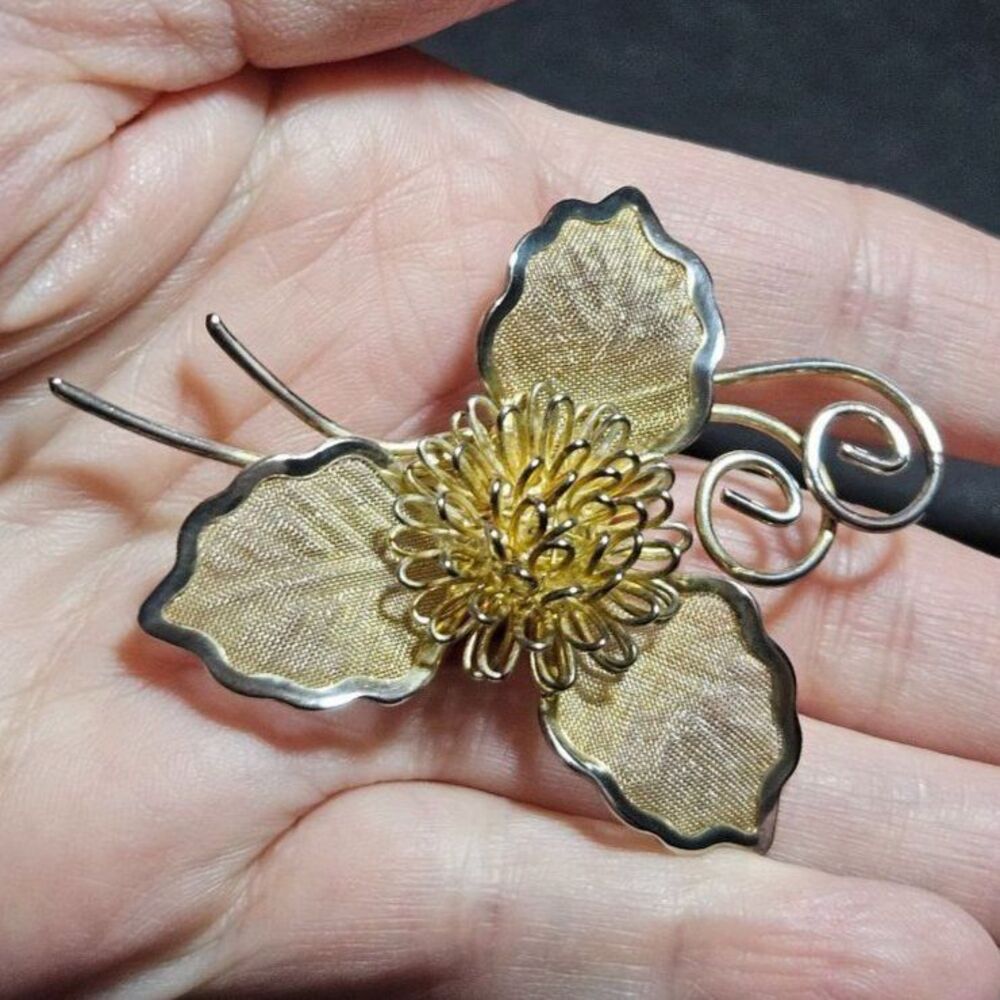 Vintage gold tone mesh flower brooch